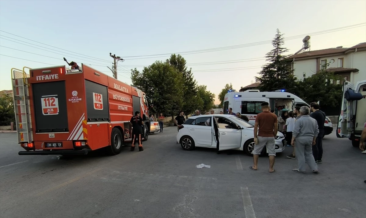 Malatya’da Otomobil Çarpışması: 5 Kişi Yaralandı
